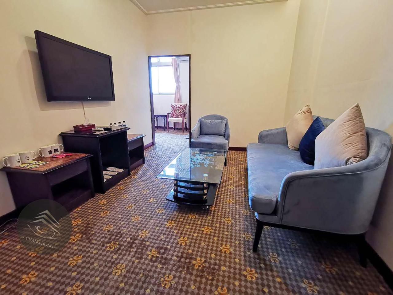 Chang Hong Hotel Jinning Buitenkant foto